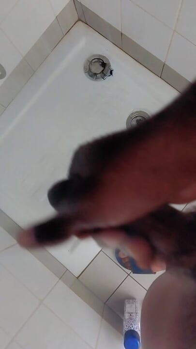 The bitch my plate I masturbate in the shower to refresh myself