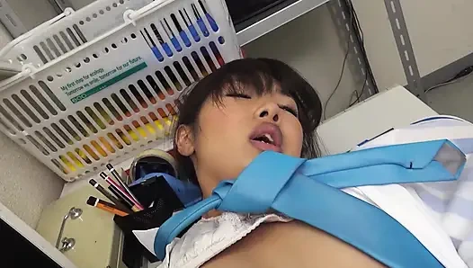 Adegan 1_beautiful mayuka momota si pramuniaga jepang dientot di gudang toko