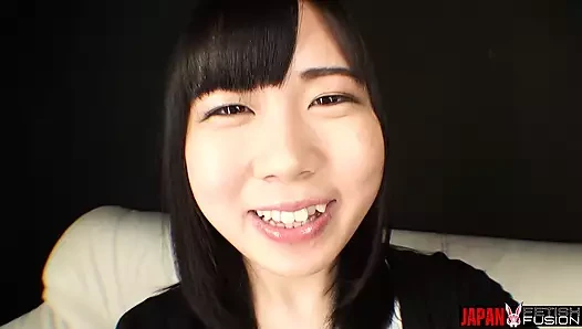 Foto selfie ena yuzuriha yang lagi asik ngisap lidah dan mulut