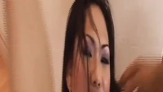 Wanita dewasa rambut cokelat ini dientot habis-habisan sampai muncrat banyak banget