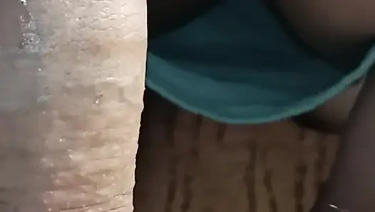 Yeni üvey annem geceleri beni ziyarete geldi ve ağzına gelene kadar bana sakso çekti.