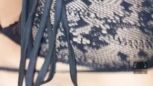 Охранник в моем здании схватил меня за вагину и задницу его большим черным членом