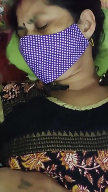 Adik tiri india puja didi lagi asik masturbasi sambil bugil di kamar tidurku! | Klip 1