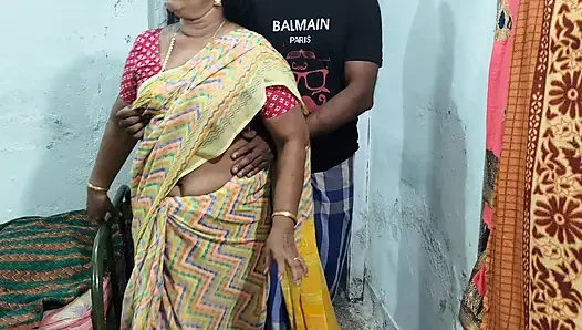 Tante tetangga nggak bisa muasin kontol besarku waktu lagi ngentot