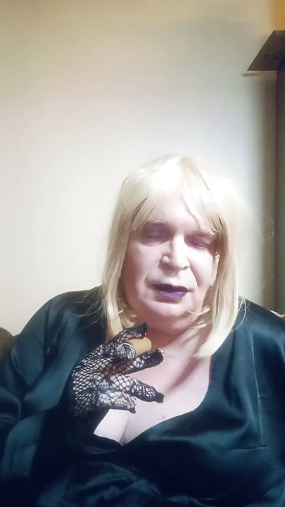 BBW TV talks about doing a smokey blow job but with a cigar