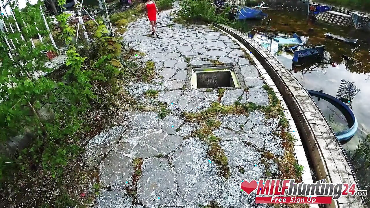 Futai anal dur! Vânătorul de milf o fute pe milf fierbinte Julia Exclusiv (ENGLEZĂ)