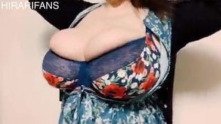 J'adore ses énormes seins