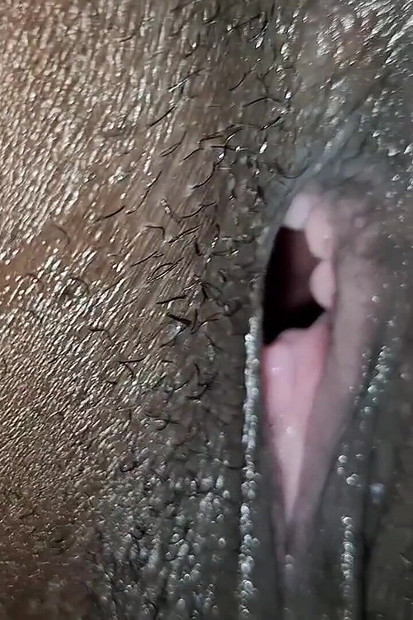 Aku masukin semua ke dalam memek manis dan lezat itu