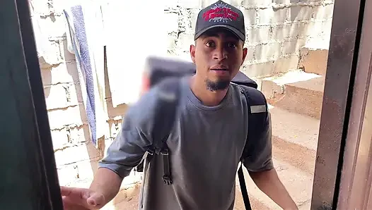 Pengantar meniduri istri saya dan saya menyukainya