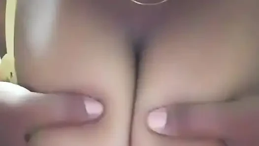 Karım büyük göğüsler ve fingring