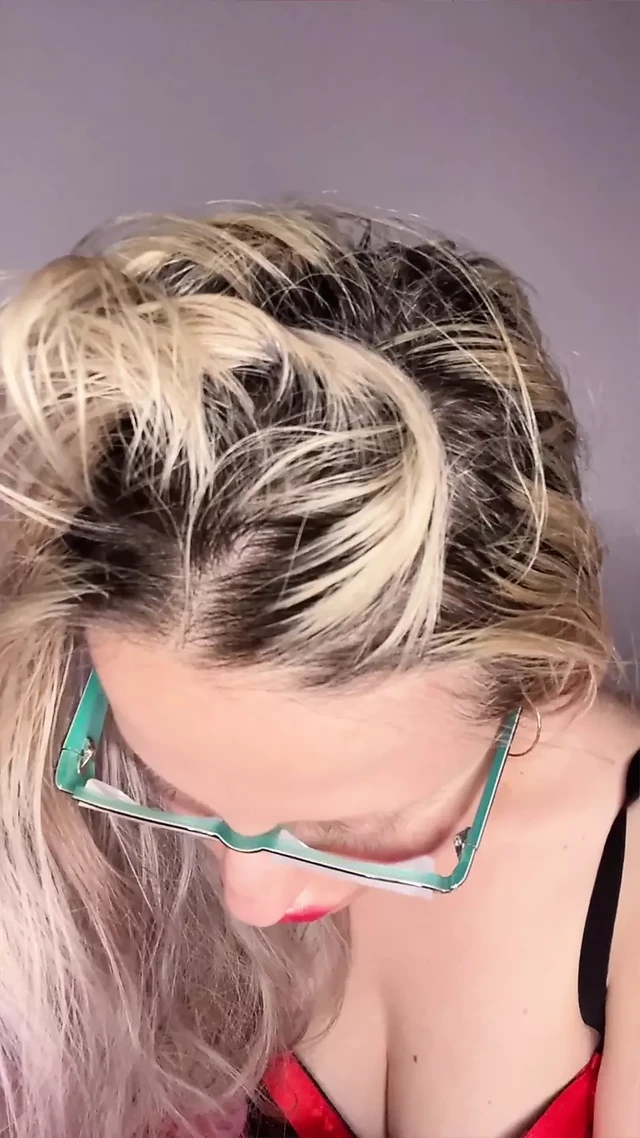Story why I do not wear my new thick big eyeglasses.MP4