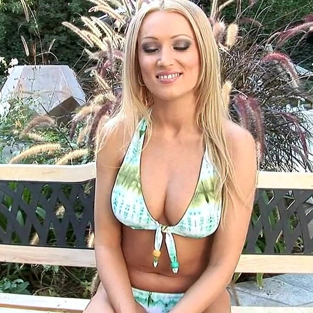 Frumusețe în bikini