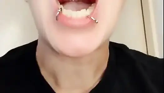 mulutku habis-habisan sampai crot di dalam