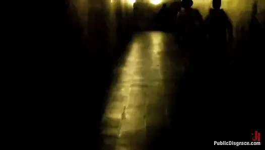 Pantat bahenol cewek cantik ini di-fisting habis-habisan sampai dia keen