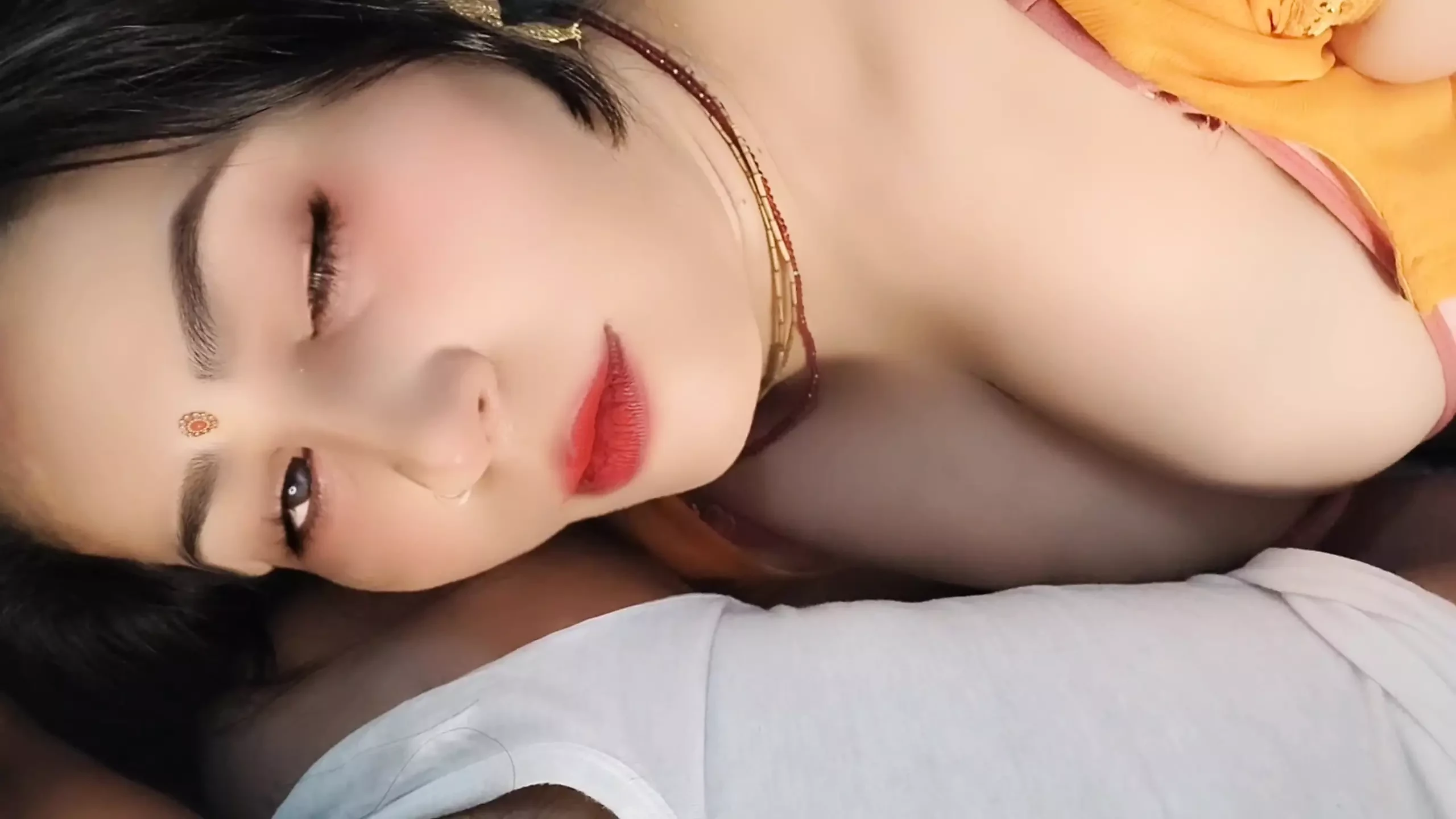 隣人は最悪で、家には誰もいませんでした