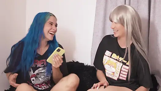 Yenifer dan Min Galilea lagi asik masturbasi bareng-bareng. Min Galilea