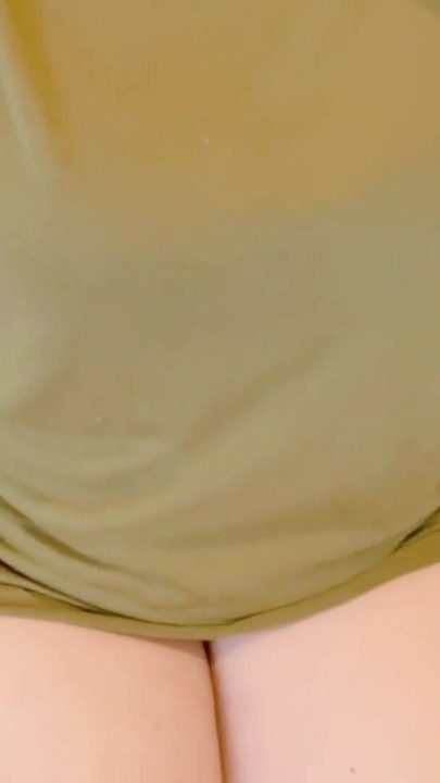 La nuova cameriera mi ha fatto eccitare e le ha chiesto di fare sesso mentre mia moglie era al centro commerciale | Clip 1