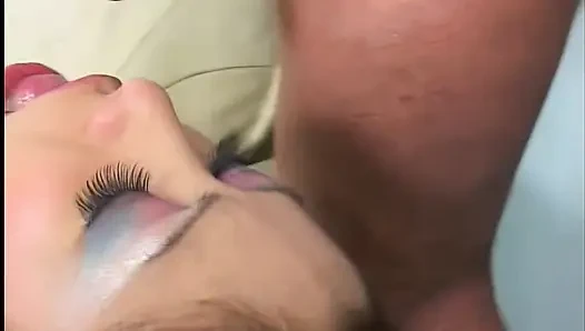 Грубый секс с трахом в рот