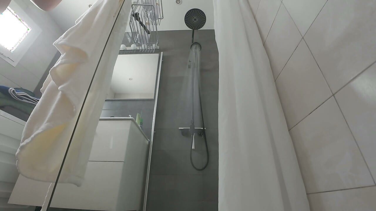 Tight Hairy Pussy Pissing in the Shower