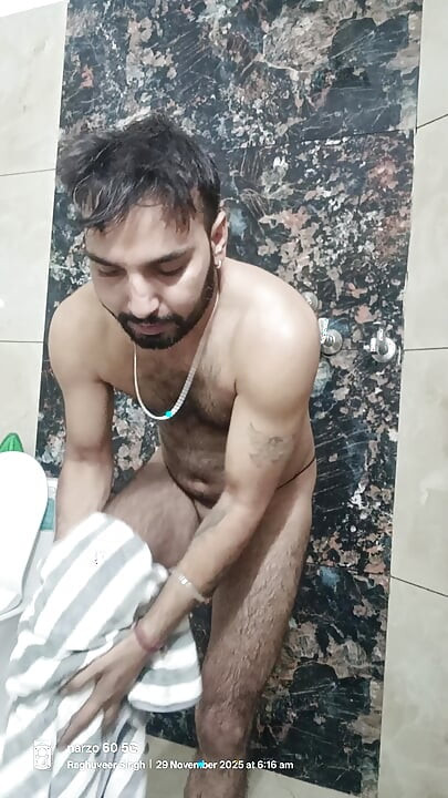 拉贾斯坦男孩展示掌握和吸吮