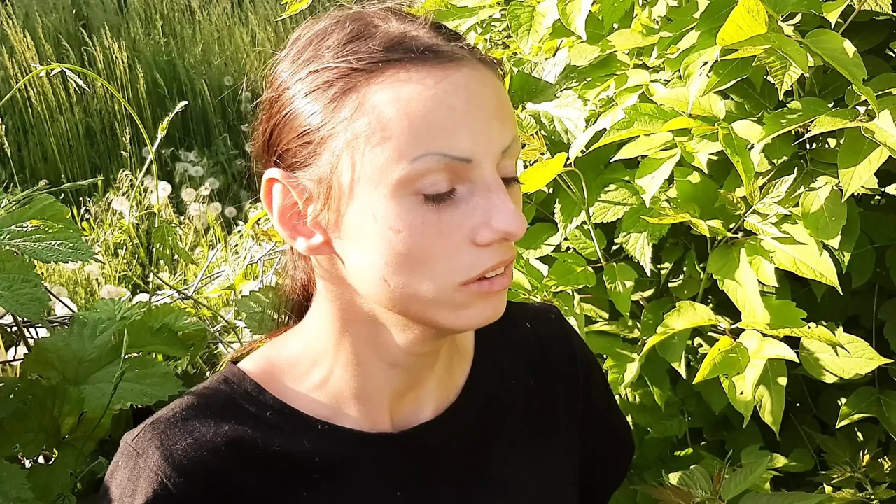 我们在街上和邻居自慰并同时射精 - Lesbian-Illusion