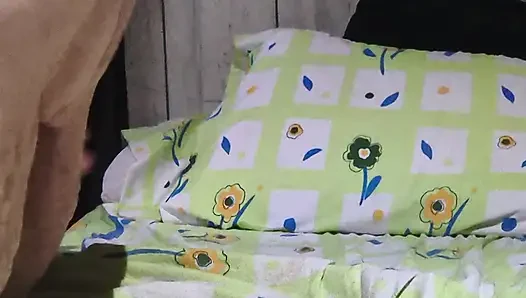 Cewek-cewek nakal ini lagi asik ngentot kontol besar sampai meringis keenakan!
