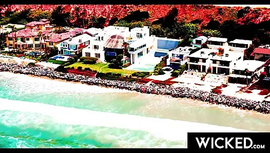 Wicked - coco lovelock si cewek mungil dientot habis-habisan sama cowok berengsek bayaran