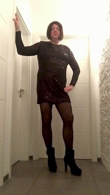 Nicki-Crossdress sexig ny klänning för Newyear & Strumpbyxor & Stövlar