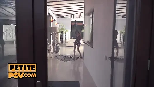 POV - миниатюрная блондинка Tiffany Tatum подкупает тебя своим телом