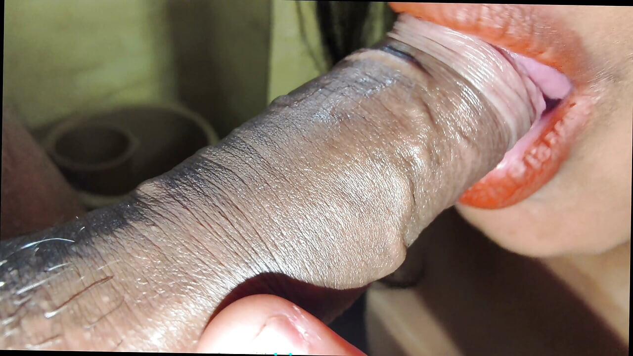 継母が継息子のオナニー現場を目撃