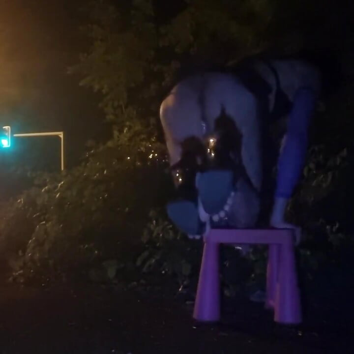 Повія в міні-спідниці Ras Du Cul, на краю Національного 7 в Бруно. 2h00 Vanessabitchx Parischiennetrvprod