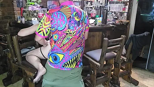 19 yaşındaki sıkı götlü kız bacaklarını açıyor, böylece sıkı amını sikmeden önce mastürbasyon yapabilirim