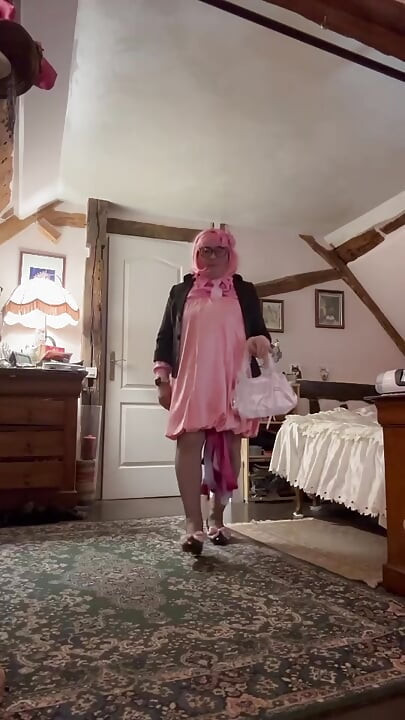 Ντυμένη στα ροζ για ένα βράδυ