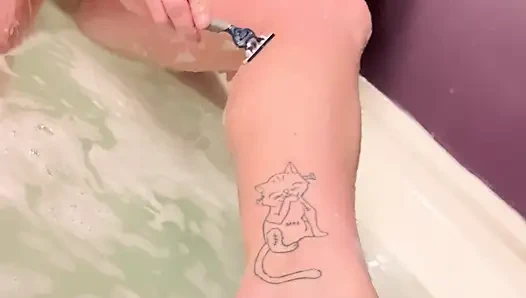 Ateşli tüpte fetiş tıraş bacakları ve amcık