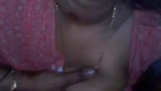 Southindian Tamil ciocia inteligentne bj miękkie cycki odsłonięte klip