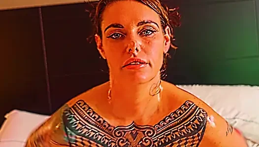 Ateşli sürtük orta yaşlı seksi kadın senin için mastürbasyon yapıyor