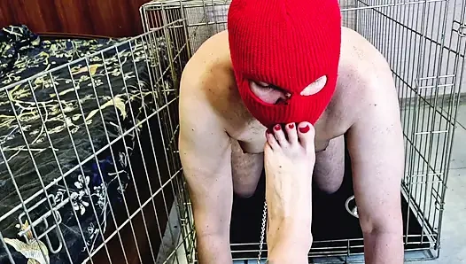 Dominatrix Nika allows the slave to crawl out of the cage so that he kisses, licks her feet, sucks her toes.