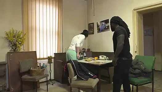 Уборщик Kowalski Жестко Долбит Горячих Крошек В Диких Встречах