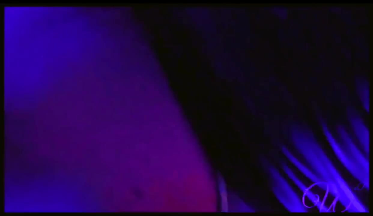 TS כנועה מקבלת זין בקשר לילי מאוחר
