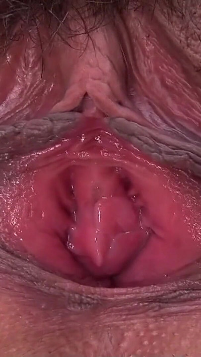 Fată virgină japoneză păcălită să facă sex necenzurat cu ejaculare înăuntru cu un tip mai în vârstă | Clip 1