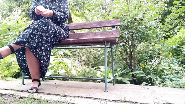 Handjob outdoors in the park with my mother-in-law turned into a magnificent powerful cumshot