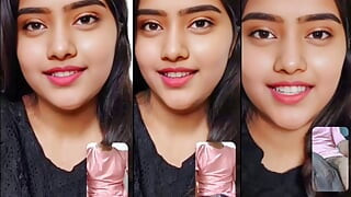 Bella ragazza in chat sessuale con gli amici di suo marito durante una videochiamata