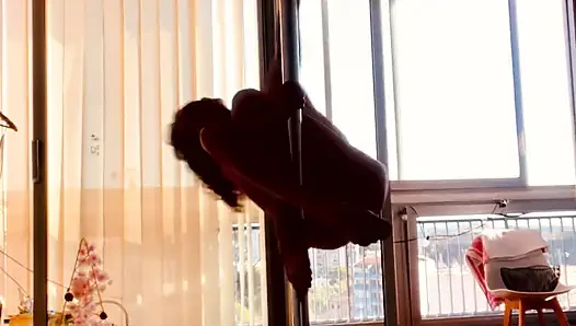 Эротический танец и нагота