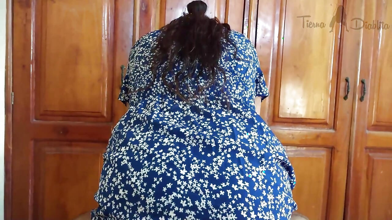 Istri sahabatku ngusap pantatku pakai pantat bahenolnya, tapi dia nggak nyepong kontolku