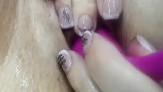 Orgazm olup yakın çekimde ıslanıyordu