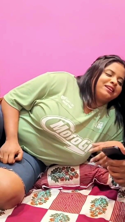 Apne stepcousin ko mouka miltehe uske step brother ne uska panty main hat dalke pussy me ungly ki or uska pussy | Clip 1