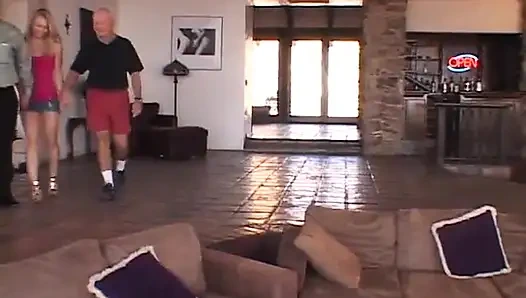 Отдупил жену в клубе