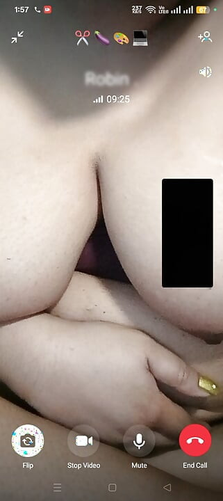 India mostrando cuerpo en video llamada