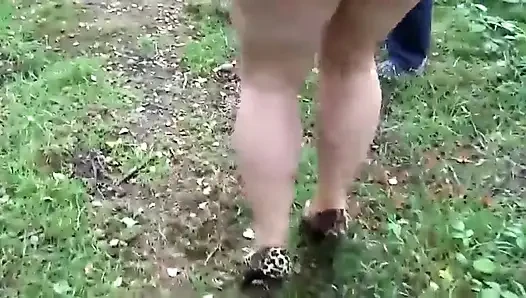 Cowok ini lagi asik nyepong cowok besar