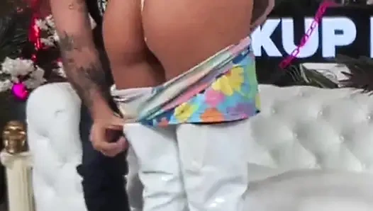 Возбужденная милашка Саша Tatcha просит Nade Nasty о грязном анал!